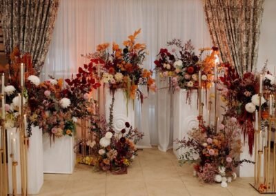 wedding-floral-pillar-decoration