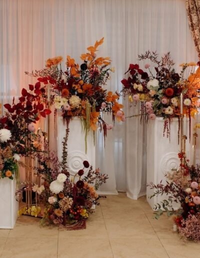 wedding-floral-pillar-decoration