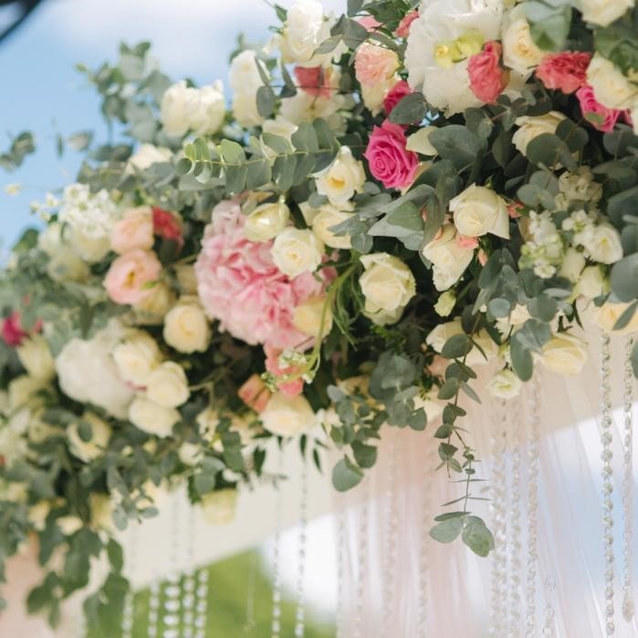 Love in the Cold Your Guide to January Wedding Flowers & Color Trends