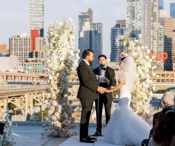 wedding-design-in-New-york-city Elegant wedding decor with the couple at center stage, reflecting Elegantize’s top-tier wedding planner portfolio.